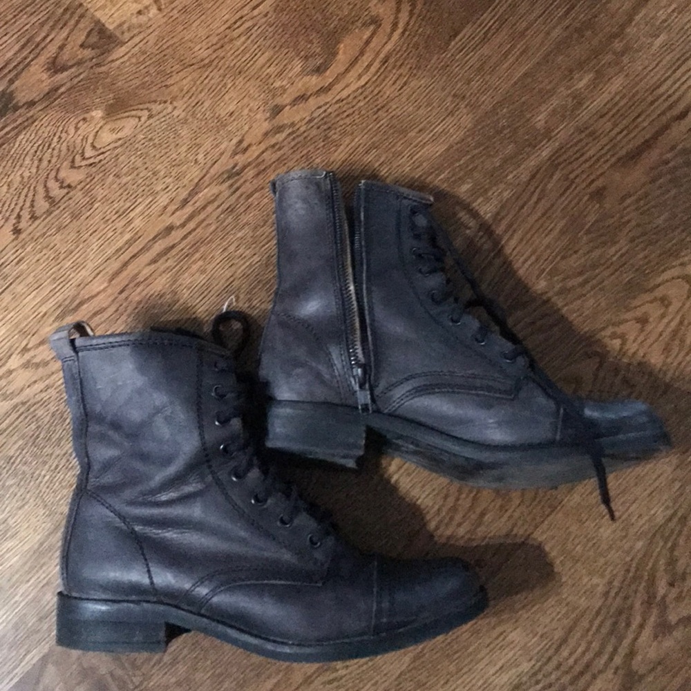 Steve Madden boot